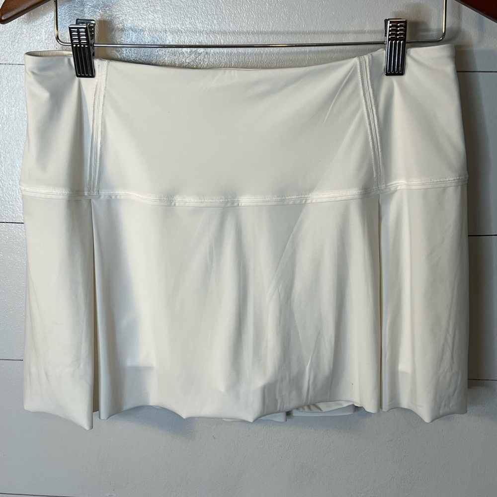 LULULEMON WHITE SKORT SZ 10